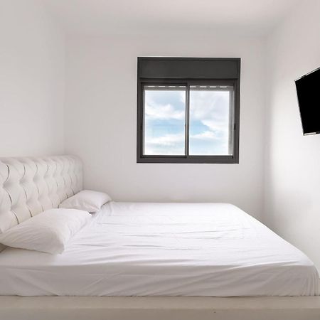 Stunning And Spacious In Kiryat Ata Qiryat Ata Exteriör bild