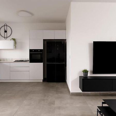 Stunning And Spacious In Kiryat Ata Qiryat Ata Exteriör bild
