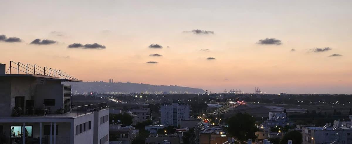 Stunning And Spacious In Kiryat Ata Qiryat Ata Exteriör bild