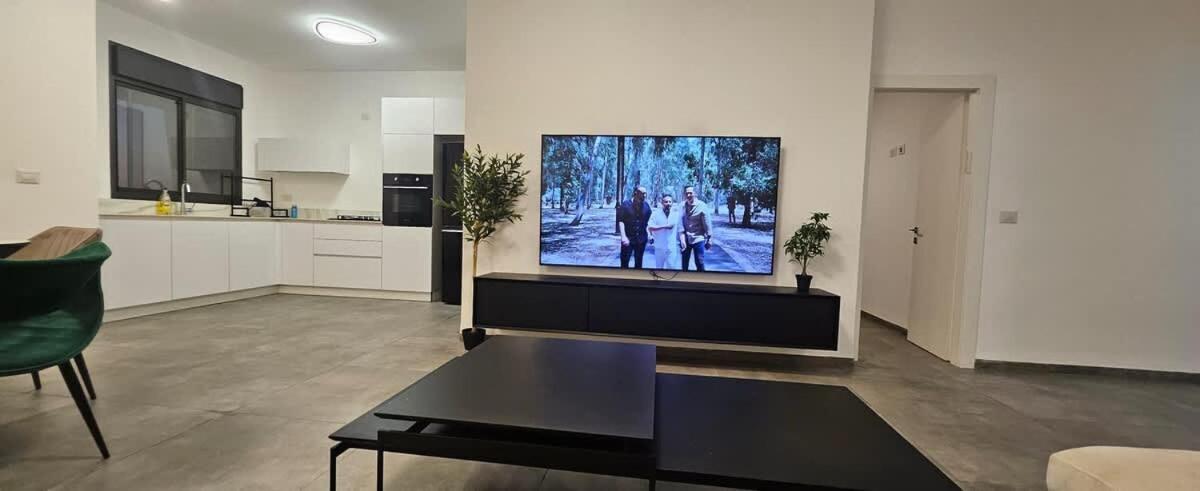 Stunning And Spacious In Kiryat Ata Qiryat Ata Exteriör bild